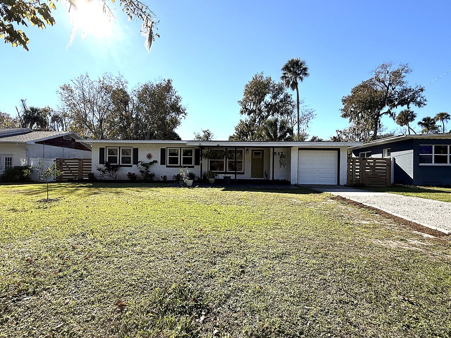 Daytona Beach House: 542 S Seneca Blvd.