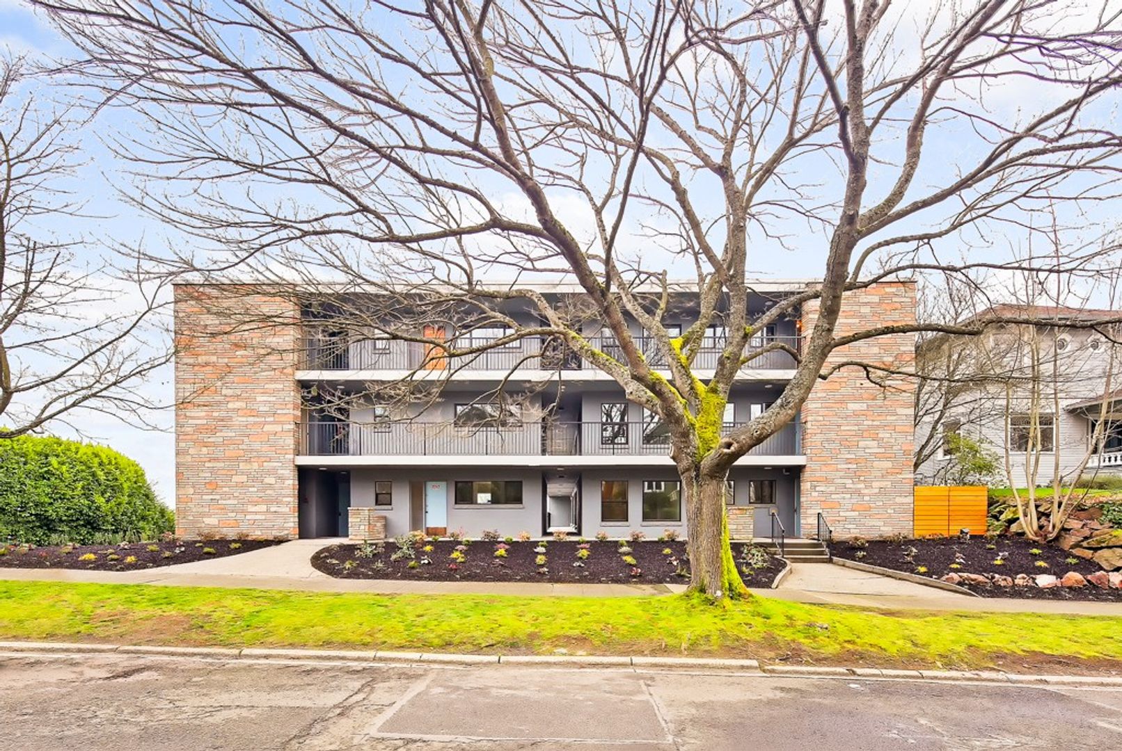 SEATTLE Apartment: 2101 7th Ave W