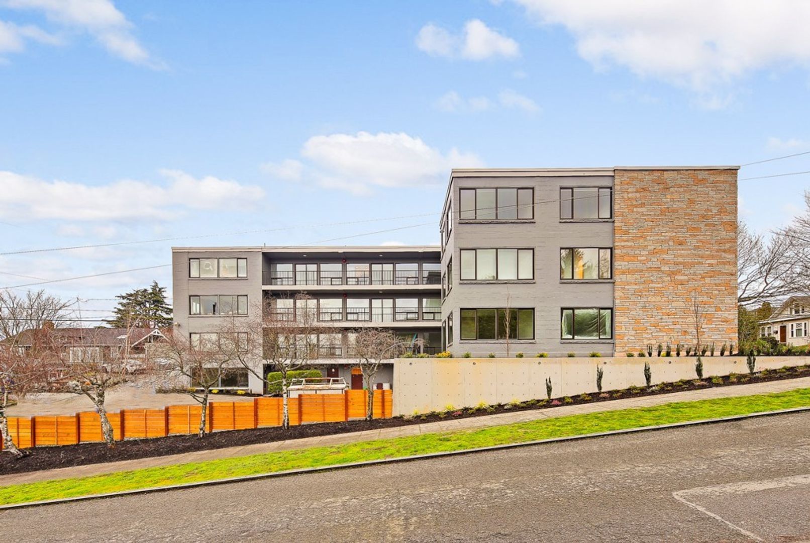 SEATTLE Apartment: 2101 7th Ave W