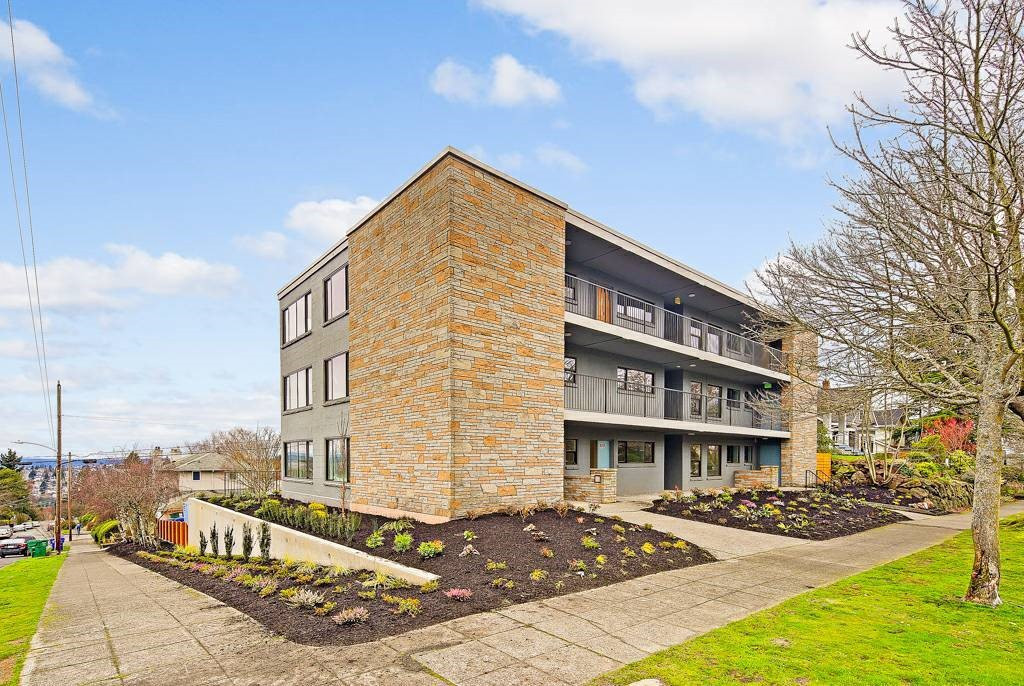 SEATTLE Apartment: 2101 7th Ave W