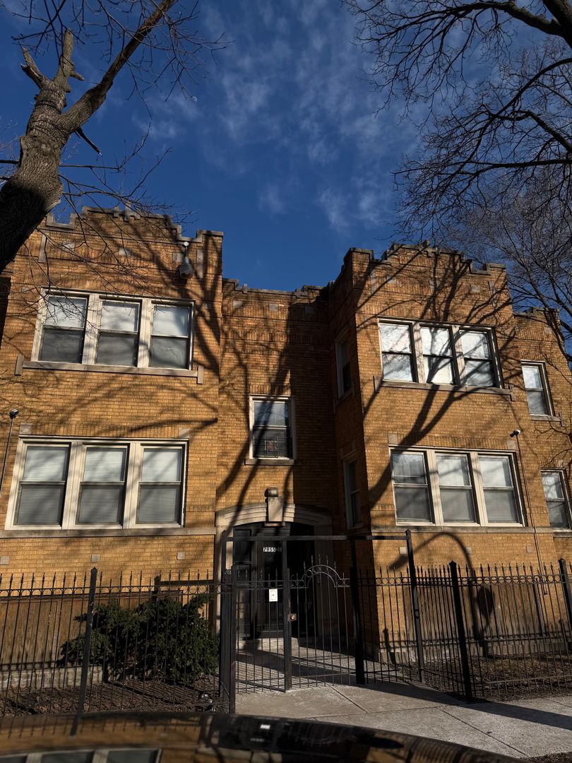 Chicago Apartment: 7955-57 S Maryland Ave.