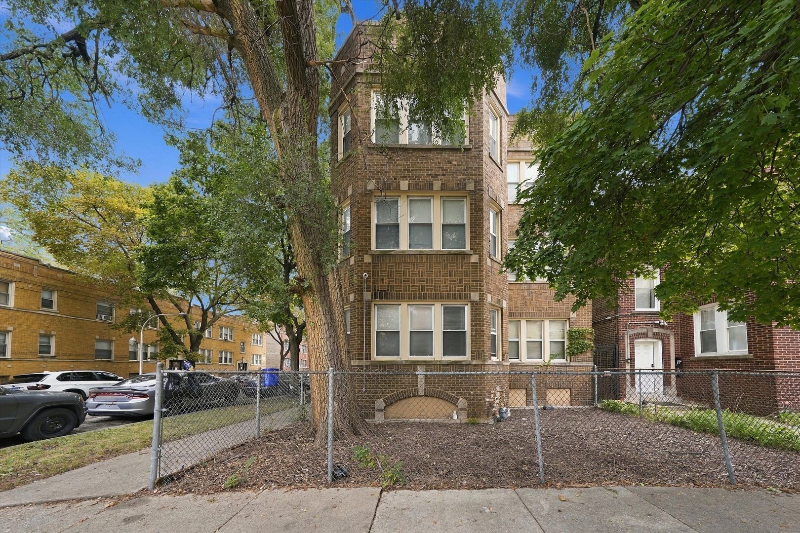 Chicago Apartment: 841 E 80th Unit 3