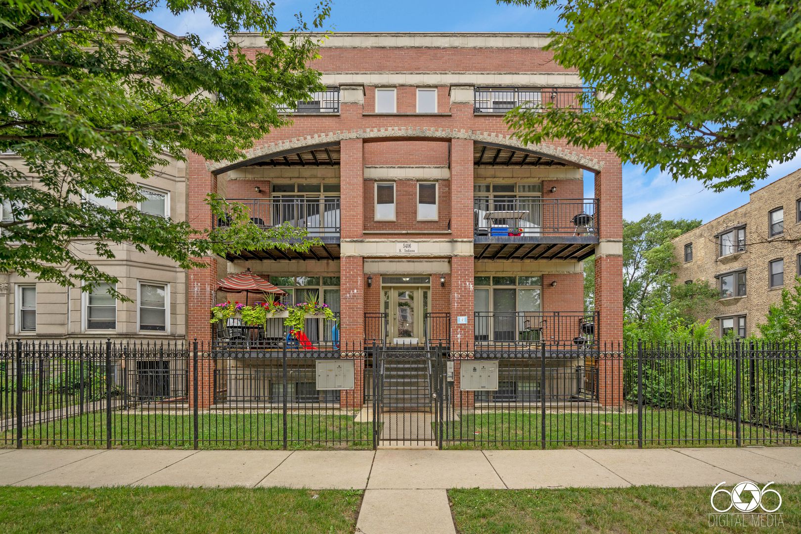 Chicago Apartment: 5406 s. Indiana