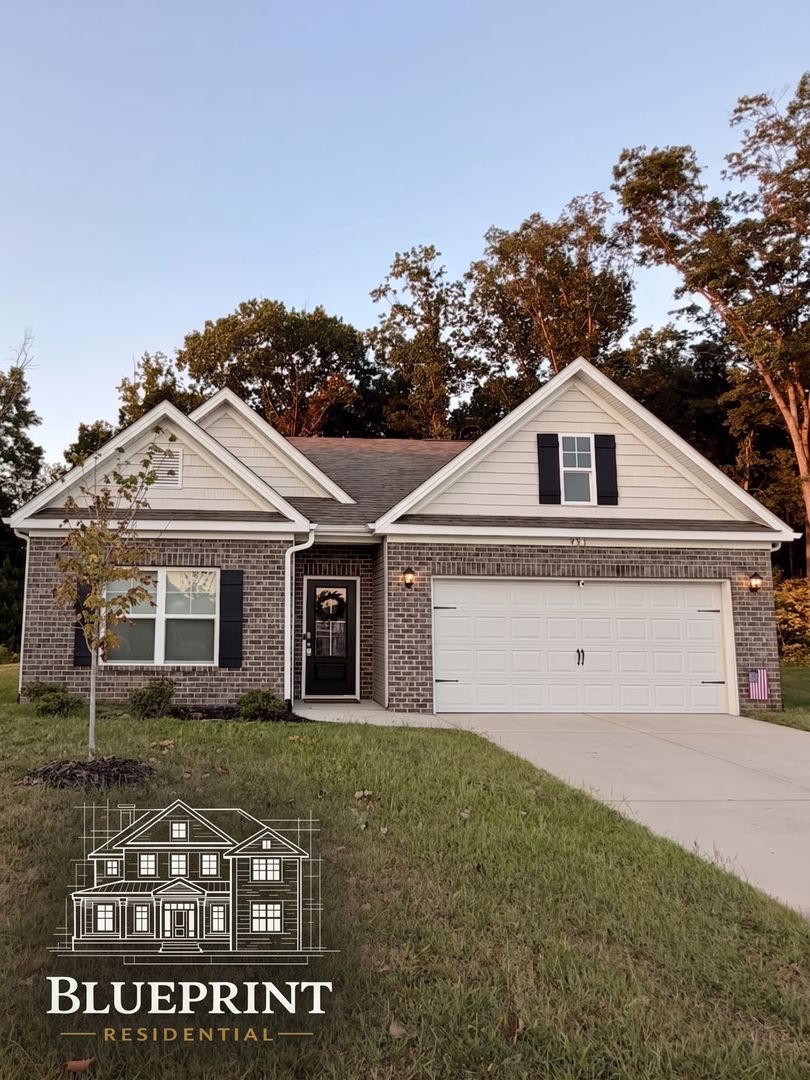 Knoxville House: 951 Utopia Ln