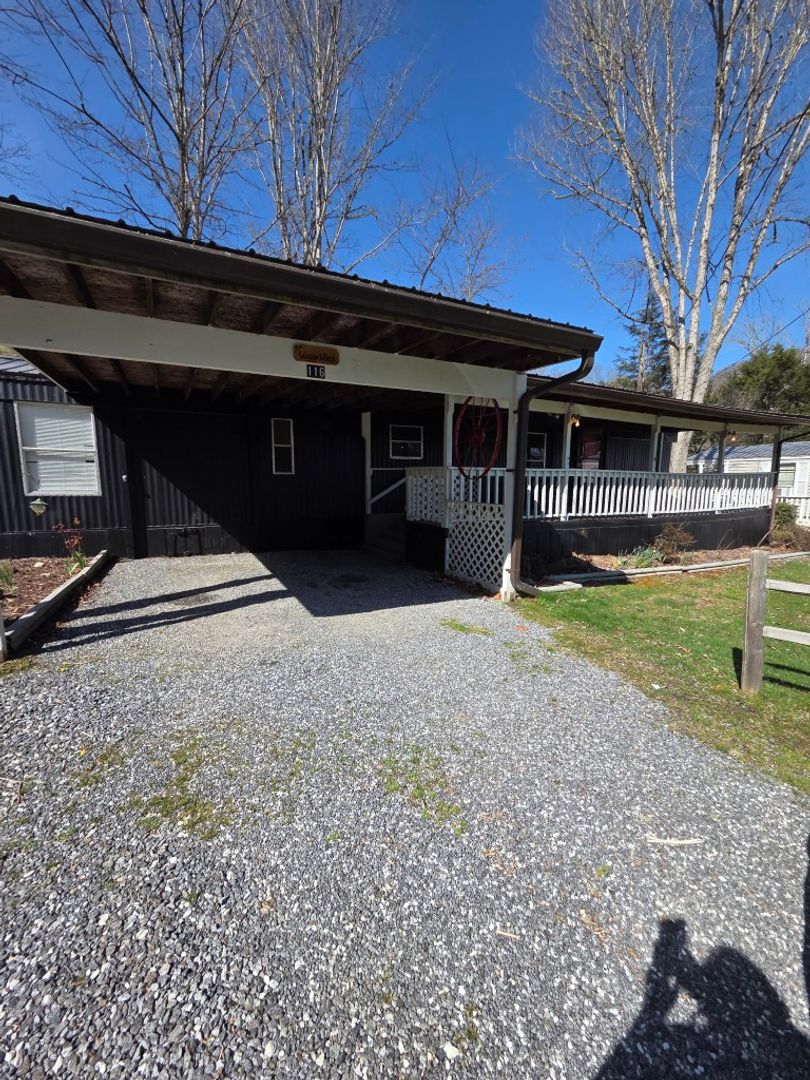 Sylva House: 116 Jaderian Road