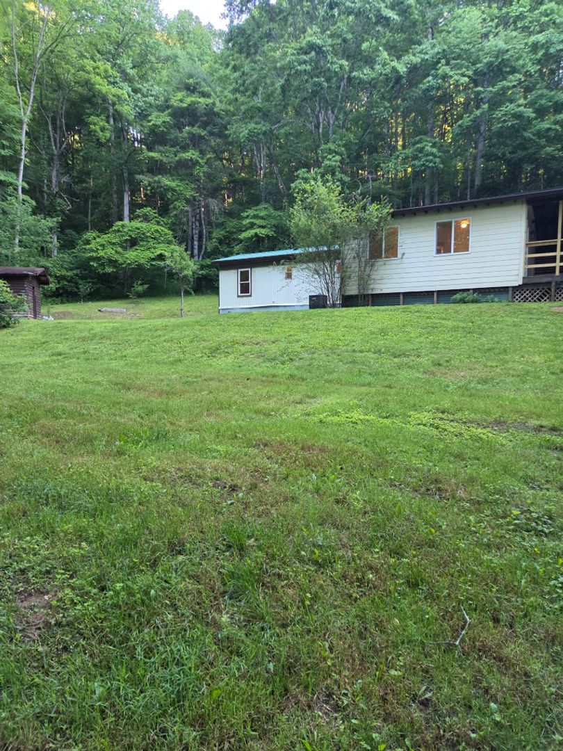 Sylva House: 431 Joe Mountain Road