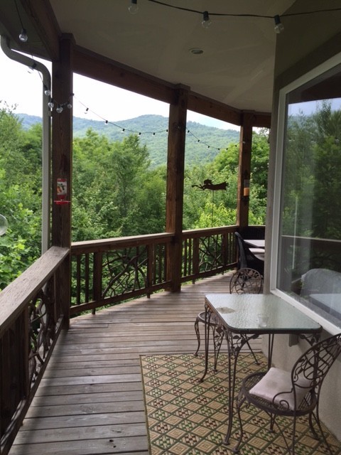 Whittier House: 370 Country Club Drive