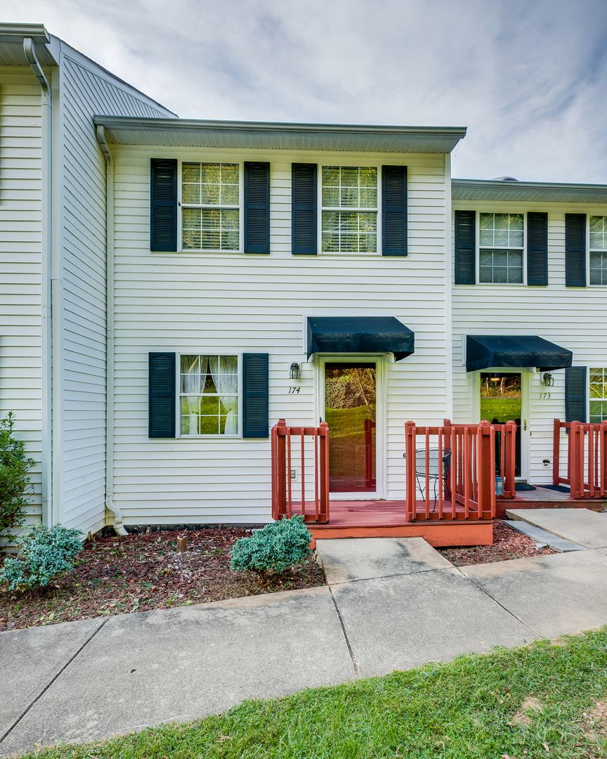 Bristol Townhome: 2971 Broad Street,  Unit #174