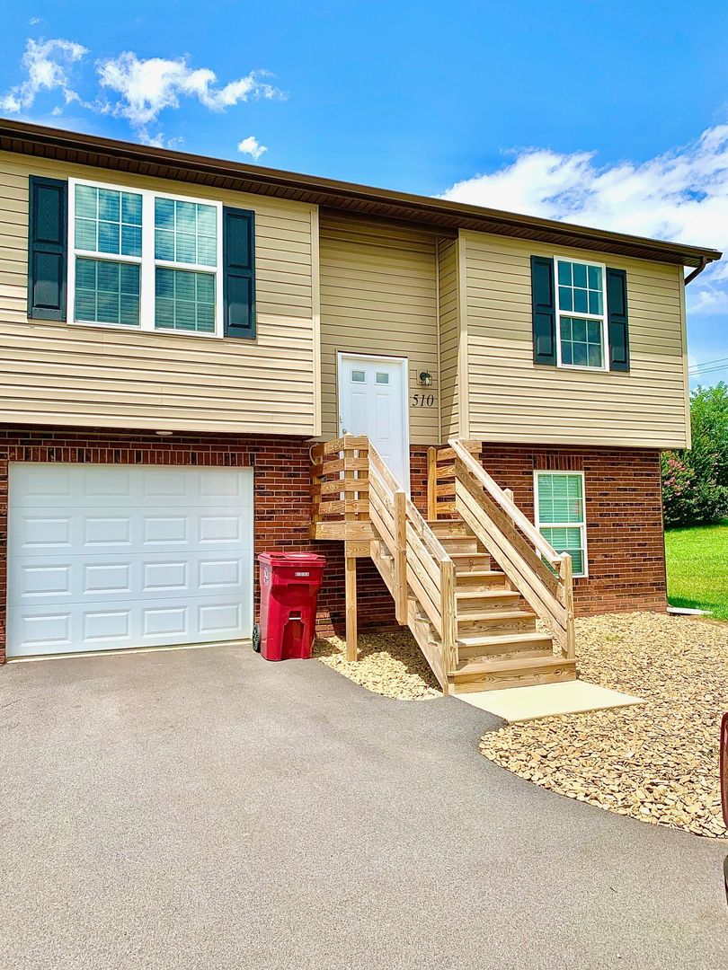 Johnson City House: 510 Thomas Street