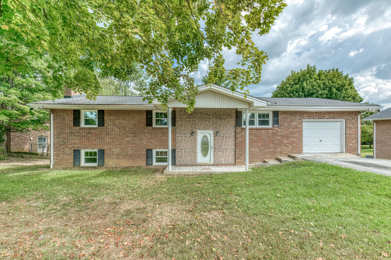 Johnson City House: 2301 Old Lewis Road