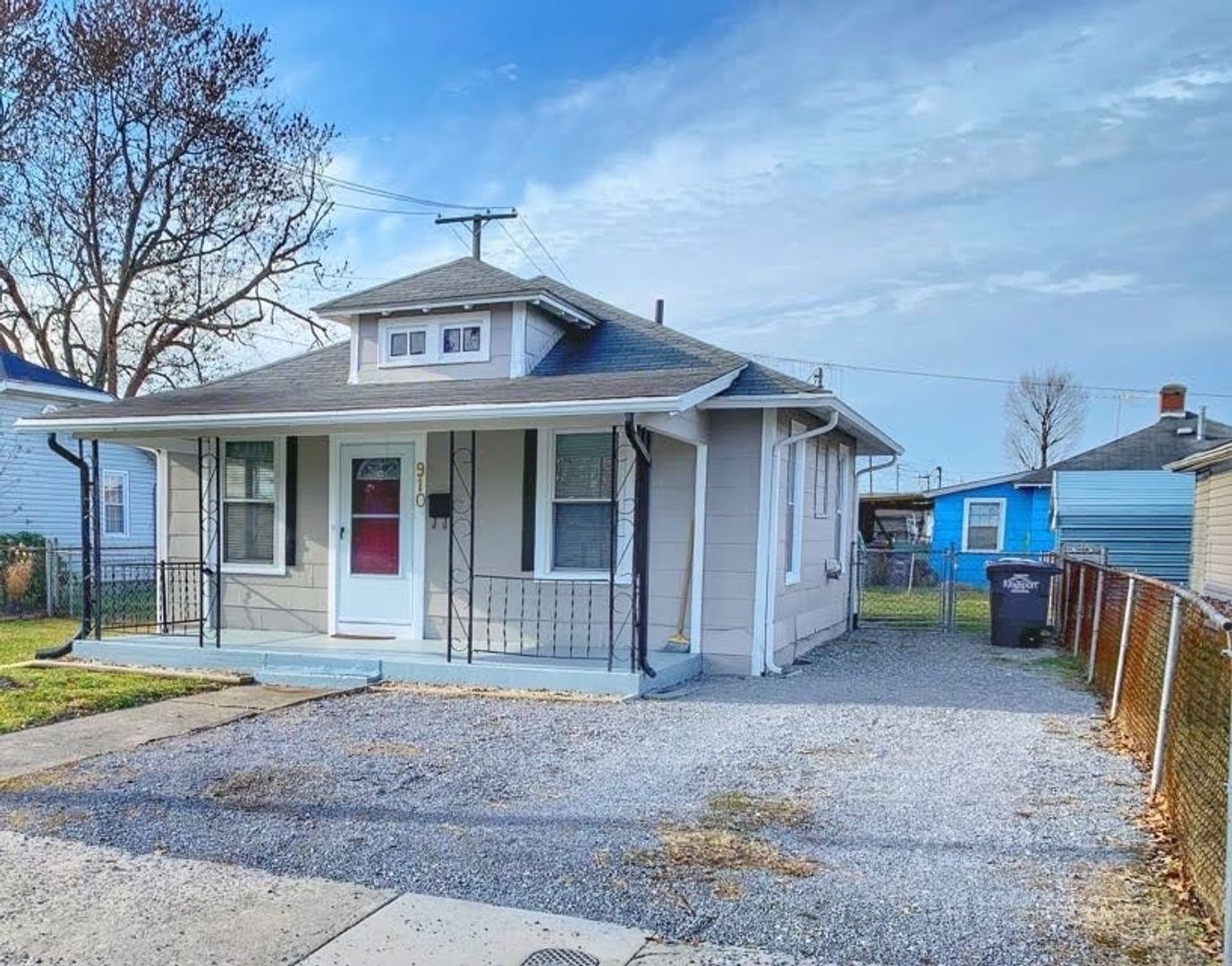 Kingsport House: 910 Lamont Street