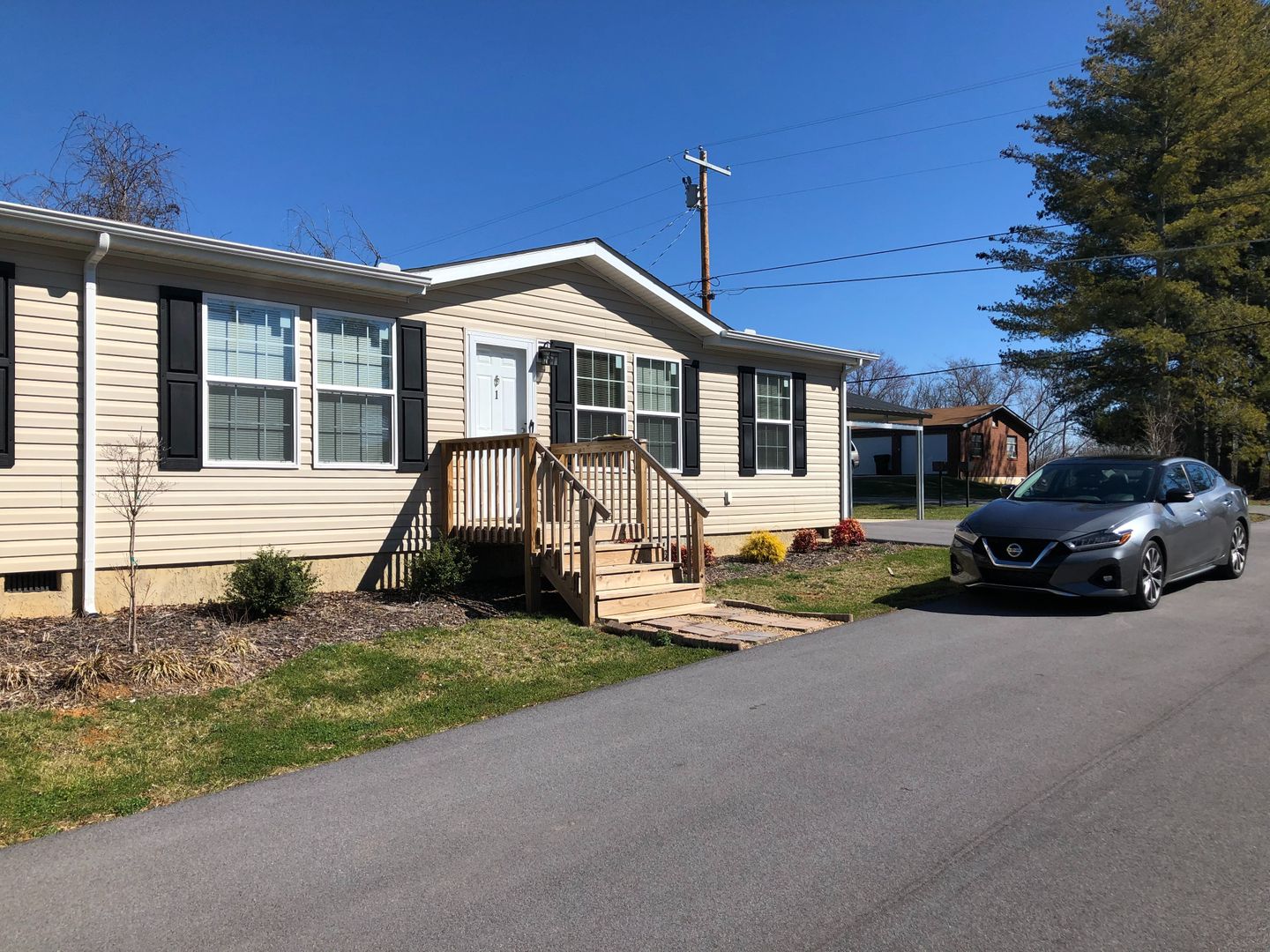Gray House: 1316 Cora Lane Unit #1