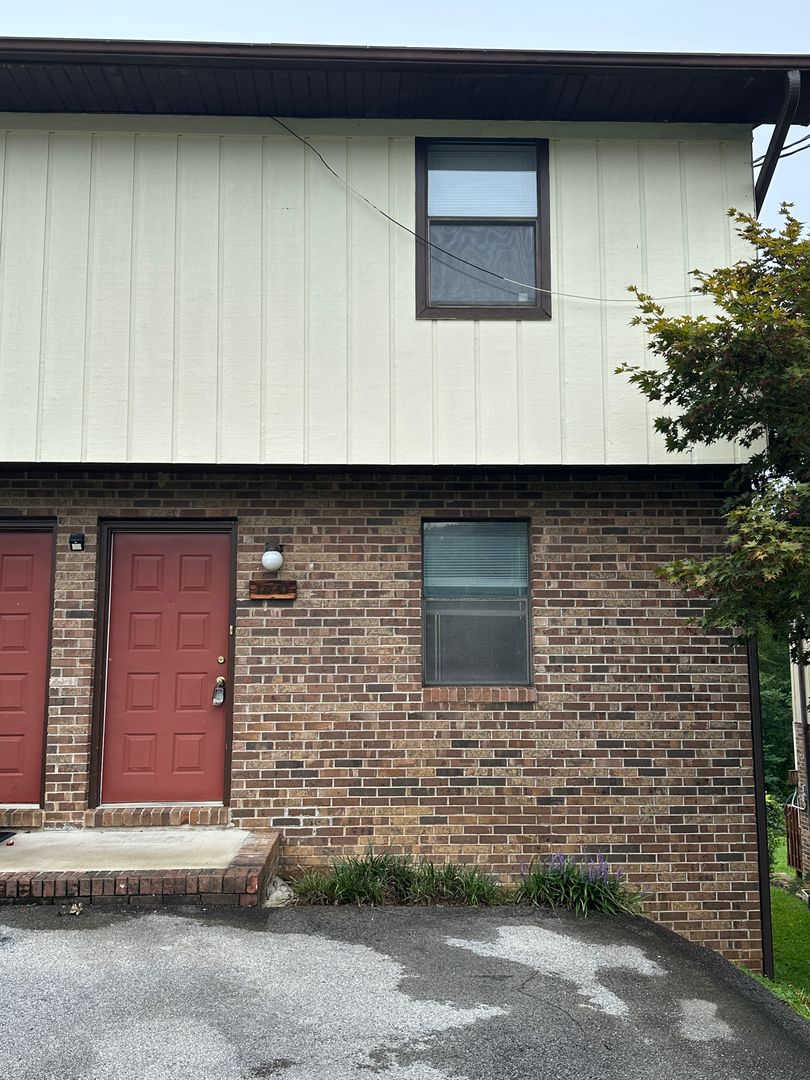 Kingsport Townhome: 1041 Kendrick Creek Road