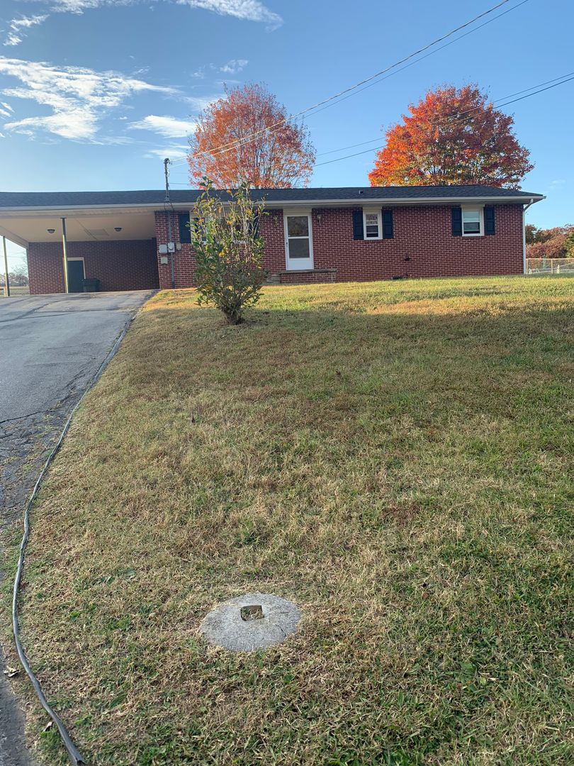 Gray House: 165 Greyland Drive
