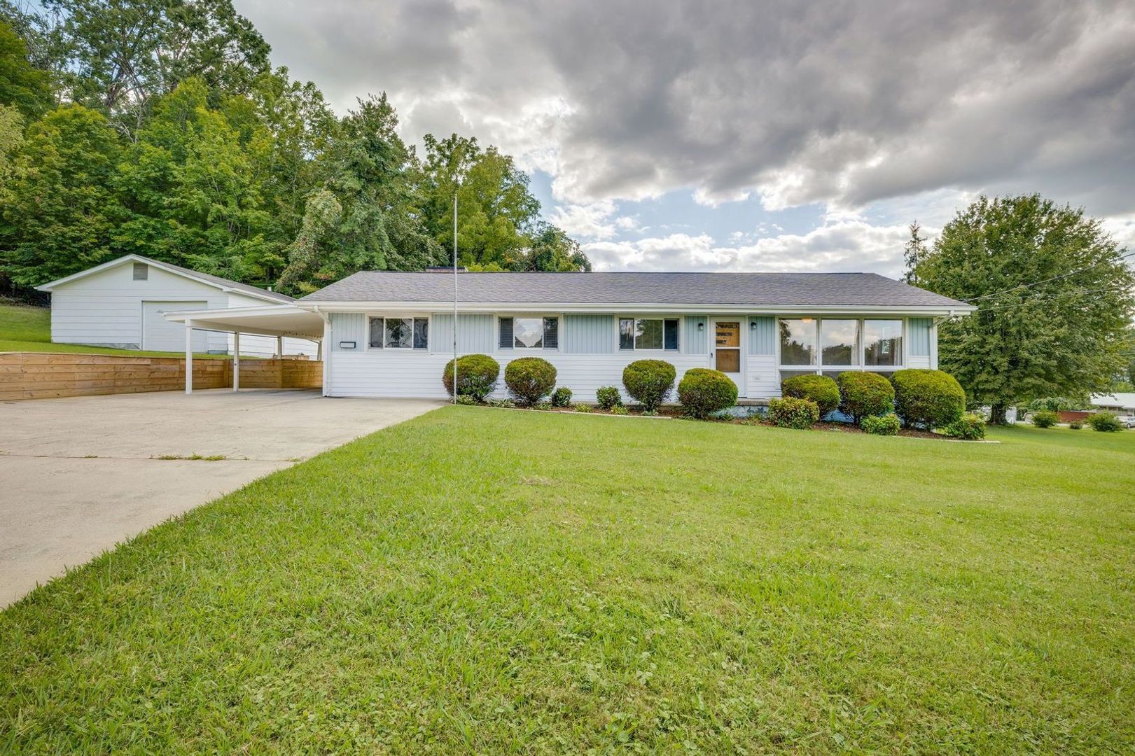 Kingsport House: 3905 Fairdale Road