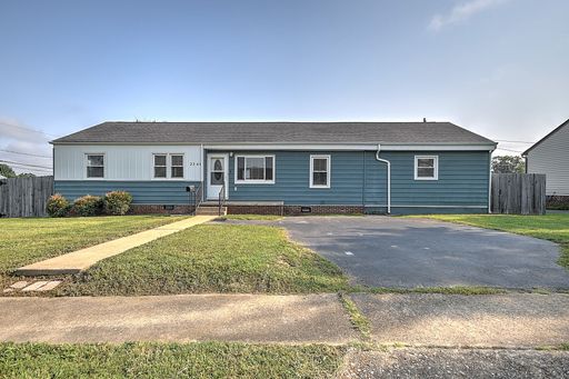 Renovated One Level Home (completely renovated) – photo 1