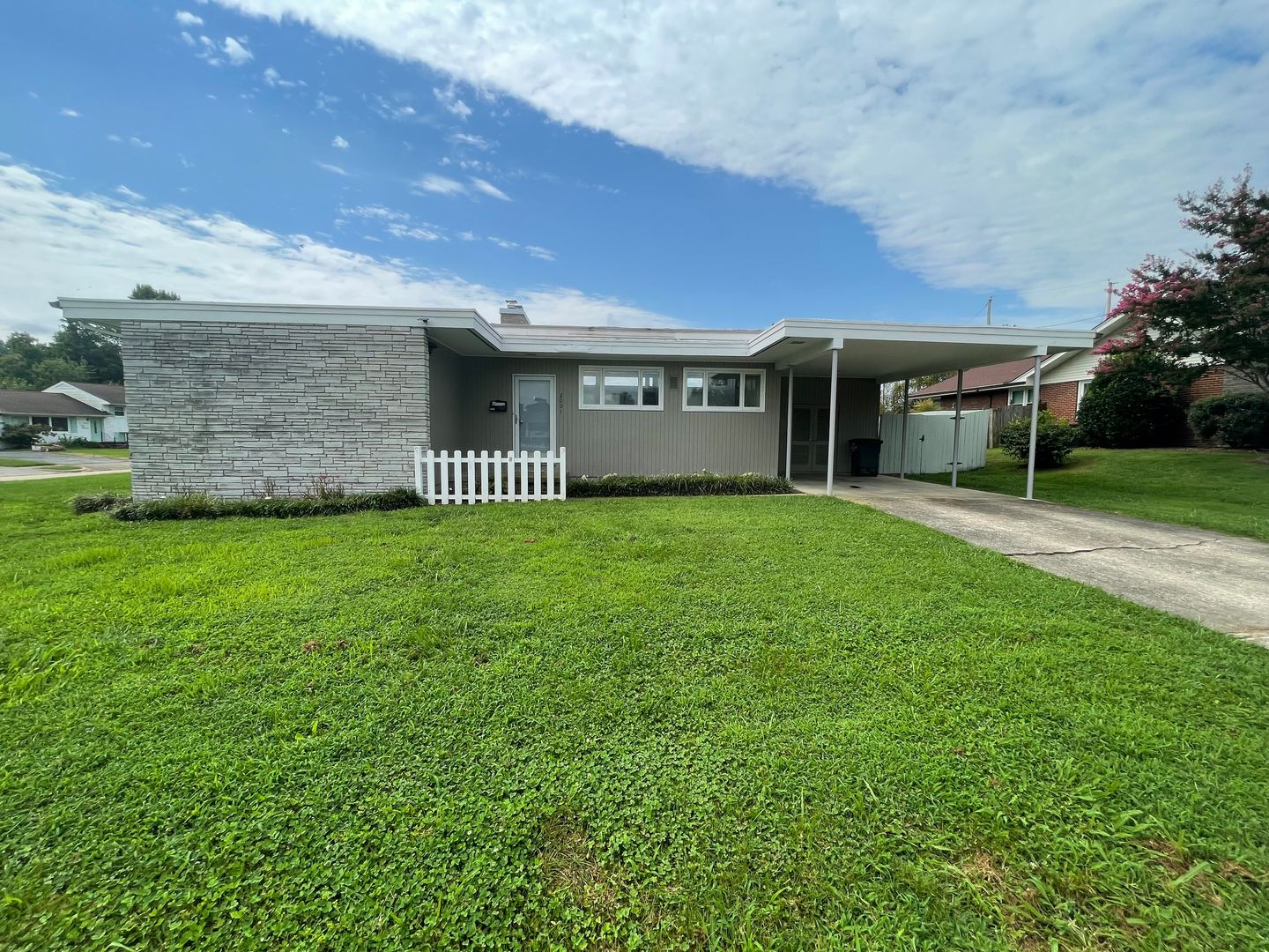 Kingsport House: 2001 Hermitage Drive