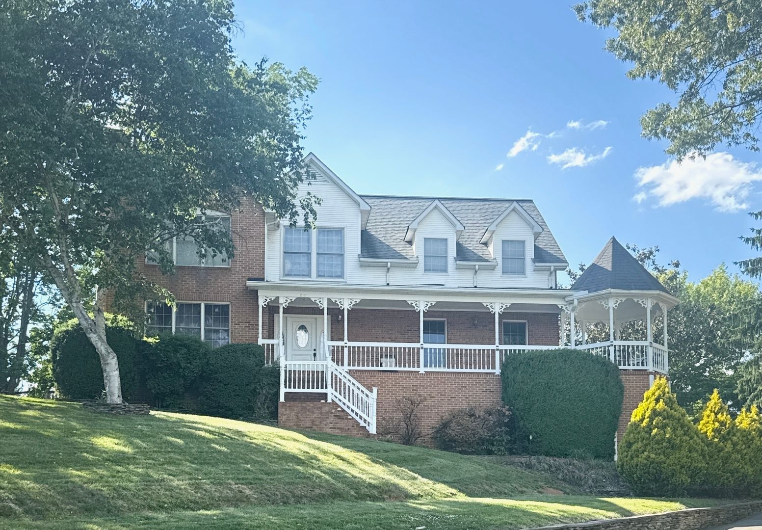 Johnson City House: 810 Lizbeth Dr