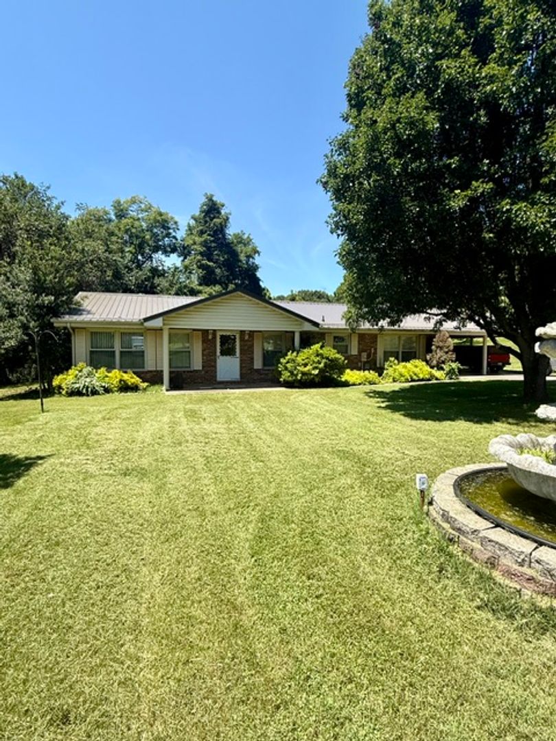 Kingsport House: 2529 McLean Rd