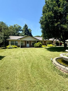 3 Bedroom 1 Full Bath 2 Half bath Brick house for Rent – photo 1