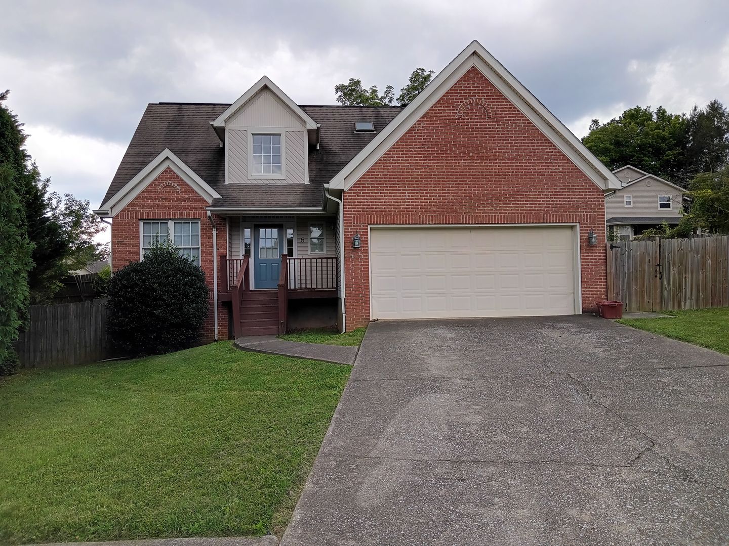 Johnson City House: 6 University Place