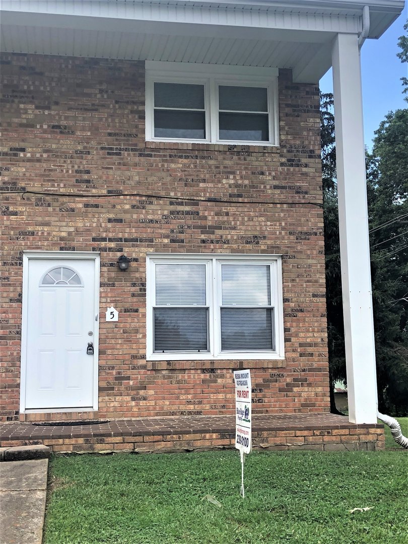 Gray House: 332 Old Gray Station Road #5