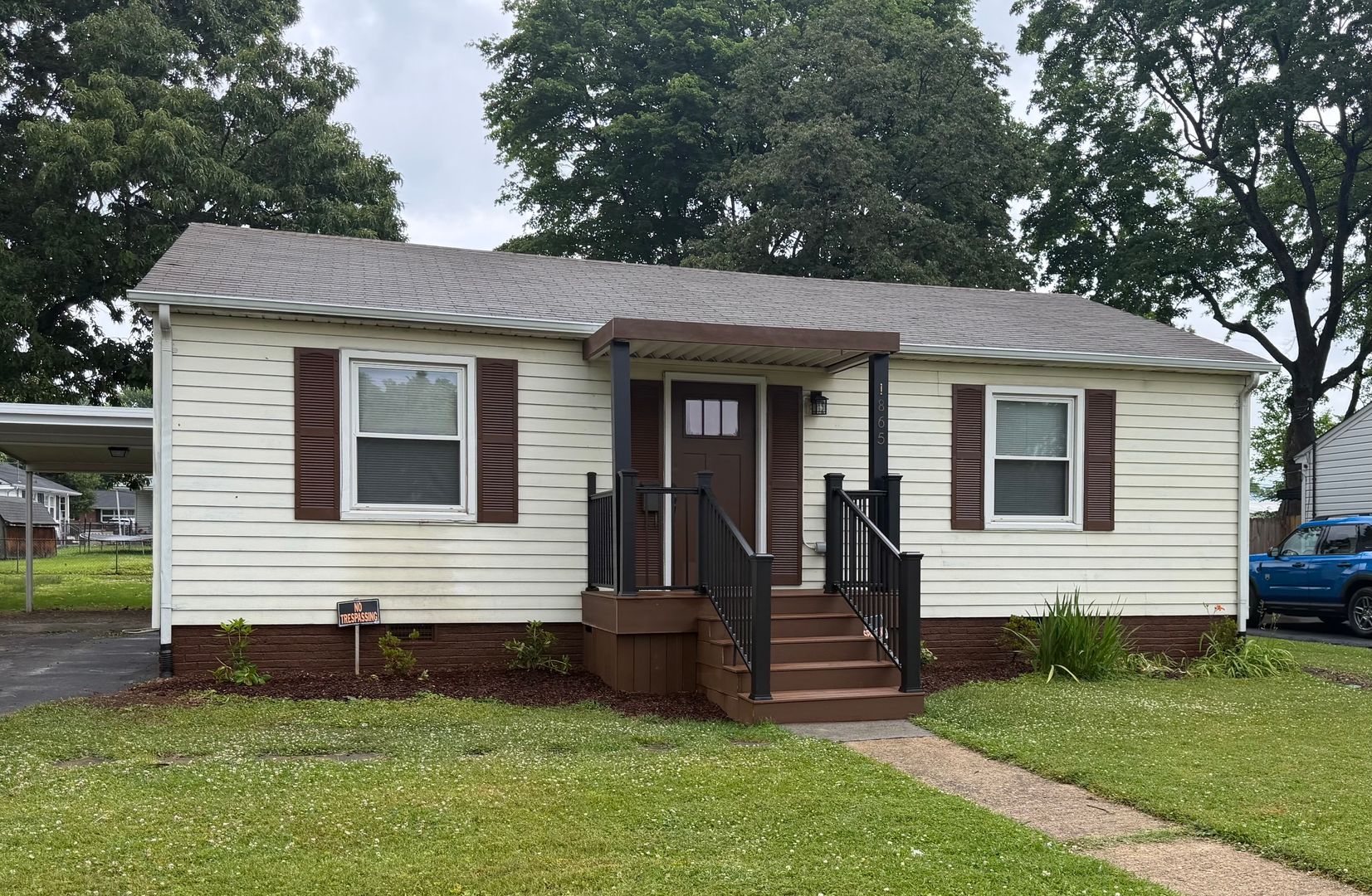 Kingsport House: 1865 Kenwood Road