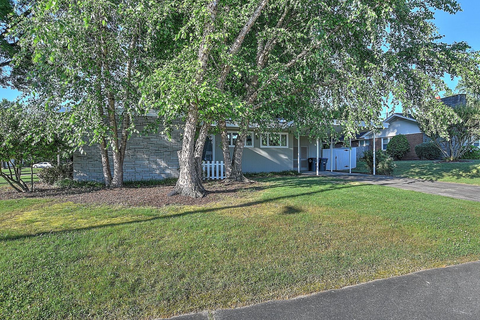 Kingsport House: 2001 Hermitage Drive