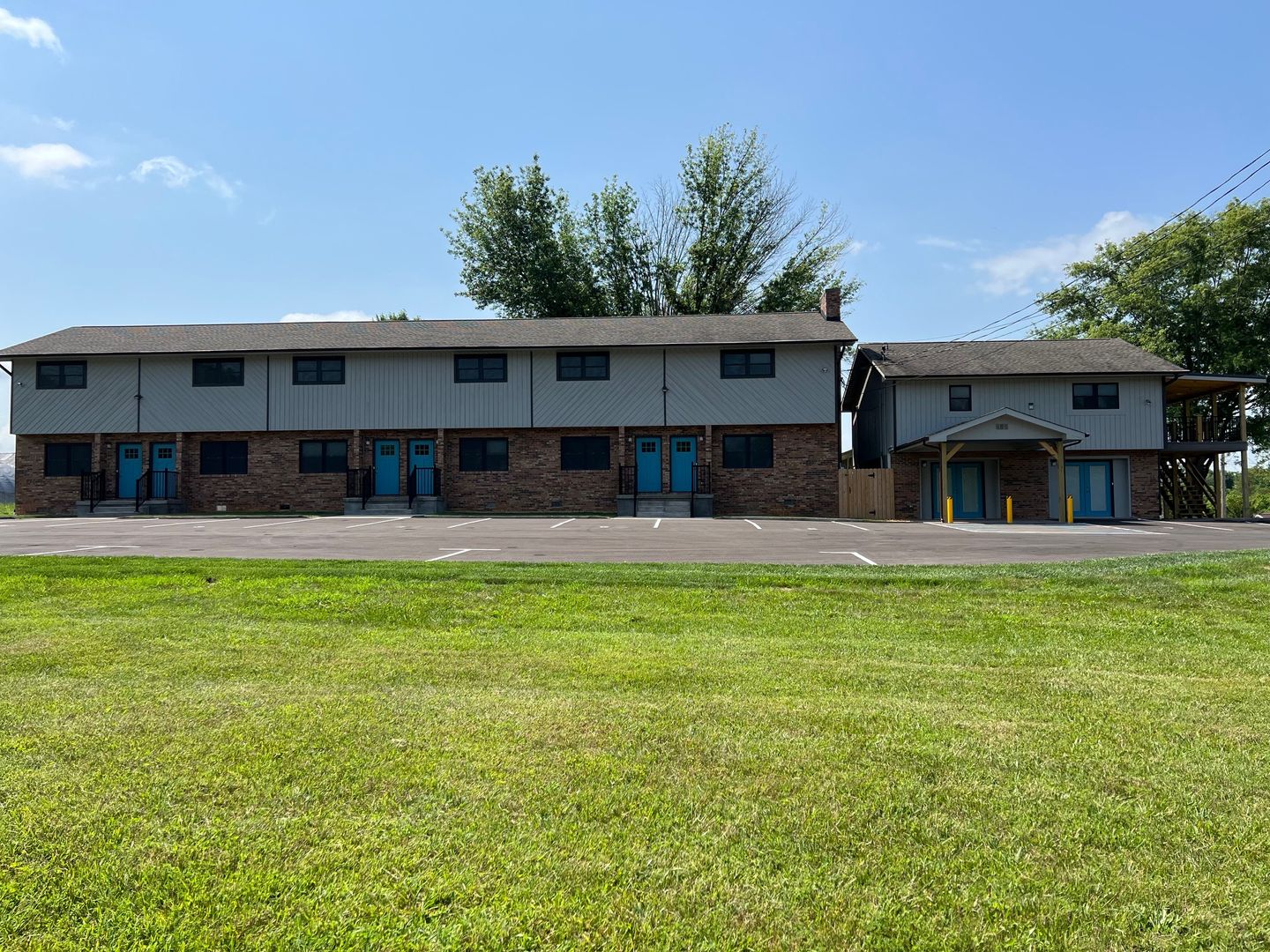 Kingsport House: 3459 Bloomingdale Road #3