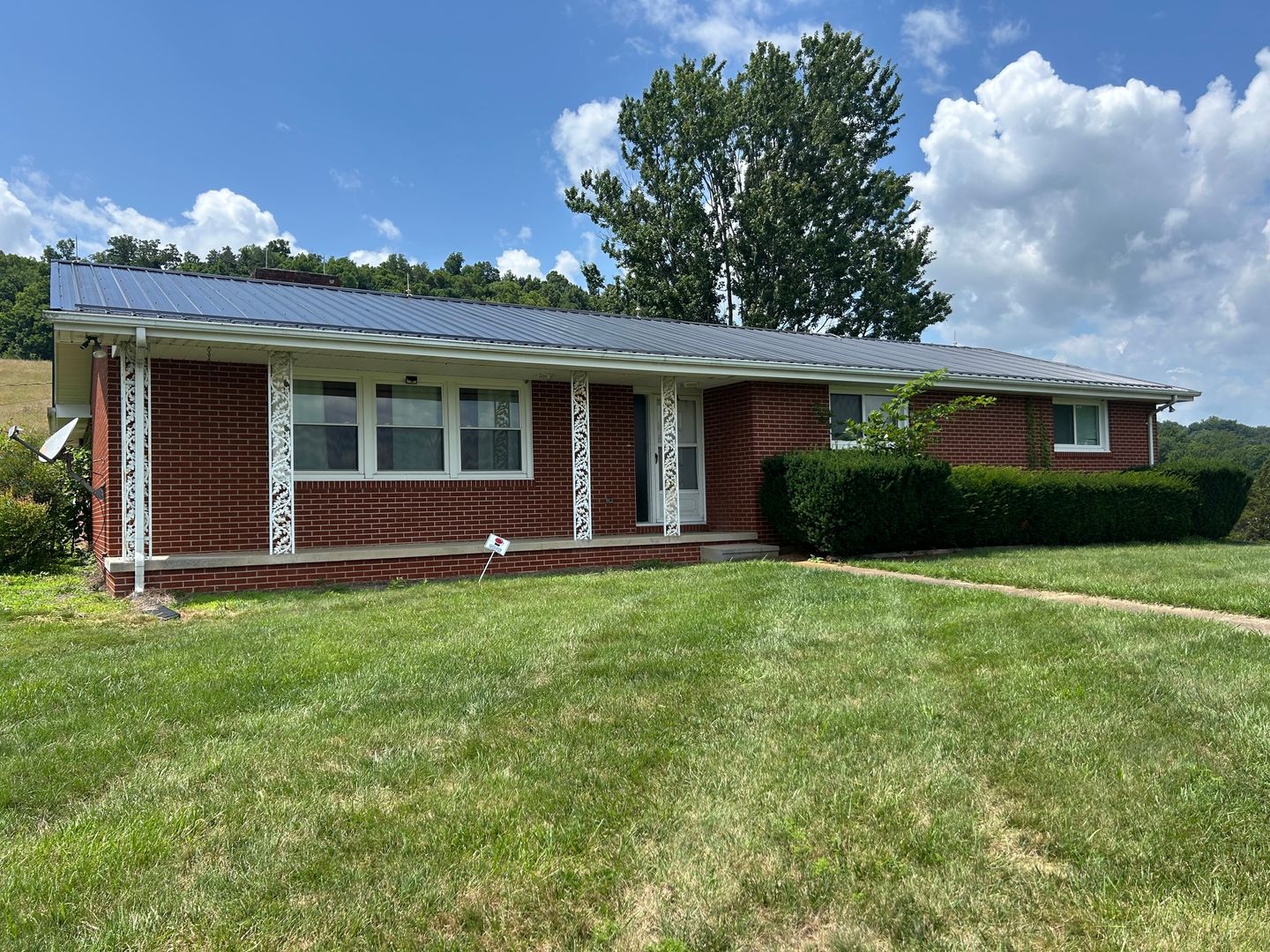 Kingsport House: 1423 Summerville Road