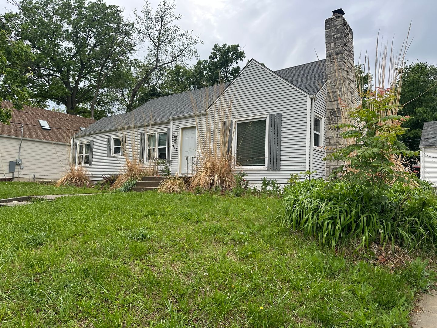 Manhattan House: 615 Denison Avenue