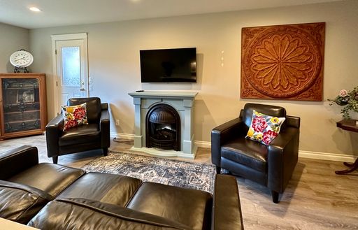 Fully Furnished, Newly Built Apartment In Sequim - 6 Months Only