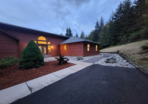 Sunrise & Seclusion: A Modern Timberland Estate LTR