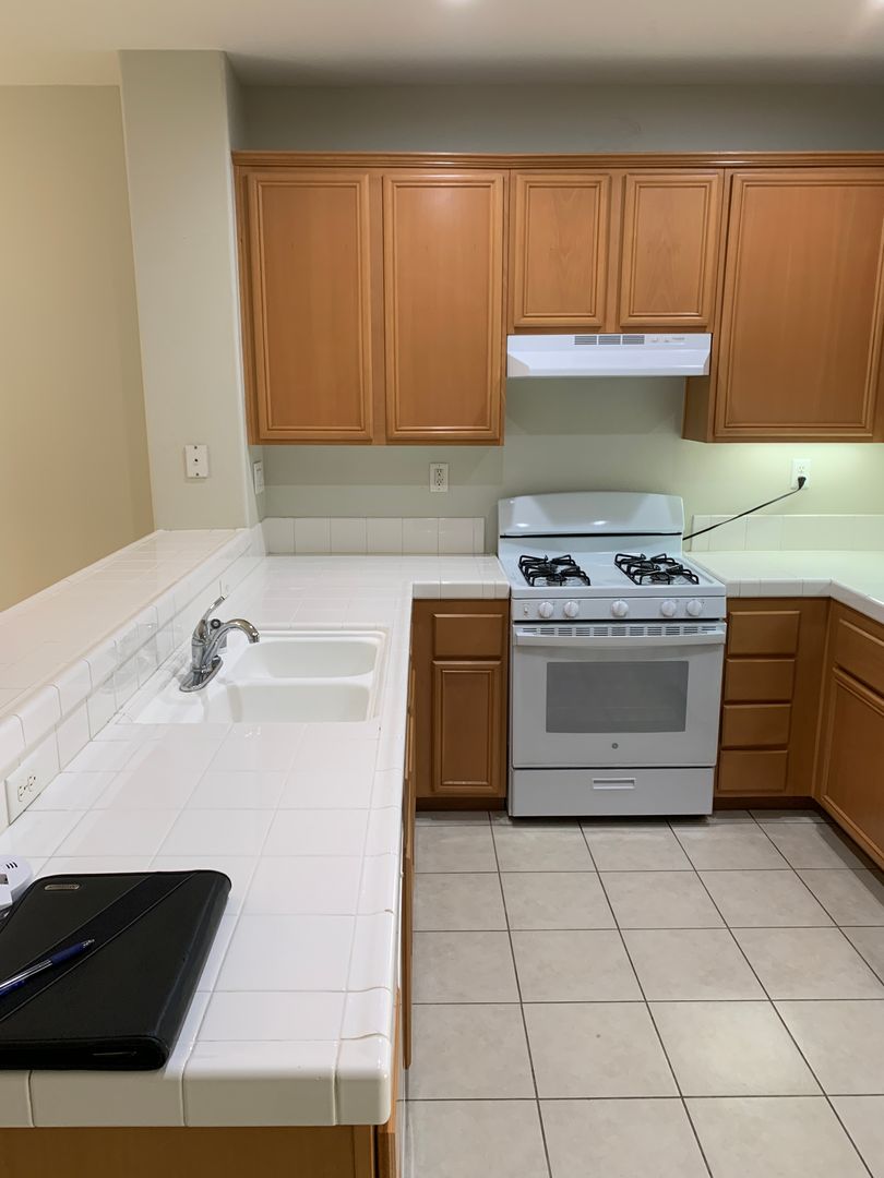 Lake Elsinore Apartment: 1800 E Lakeshore Dr