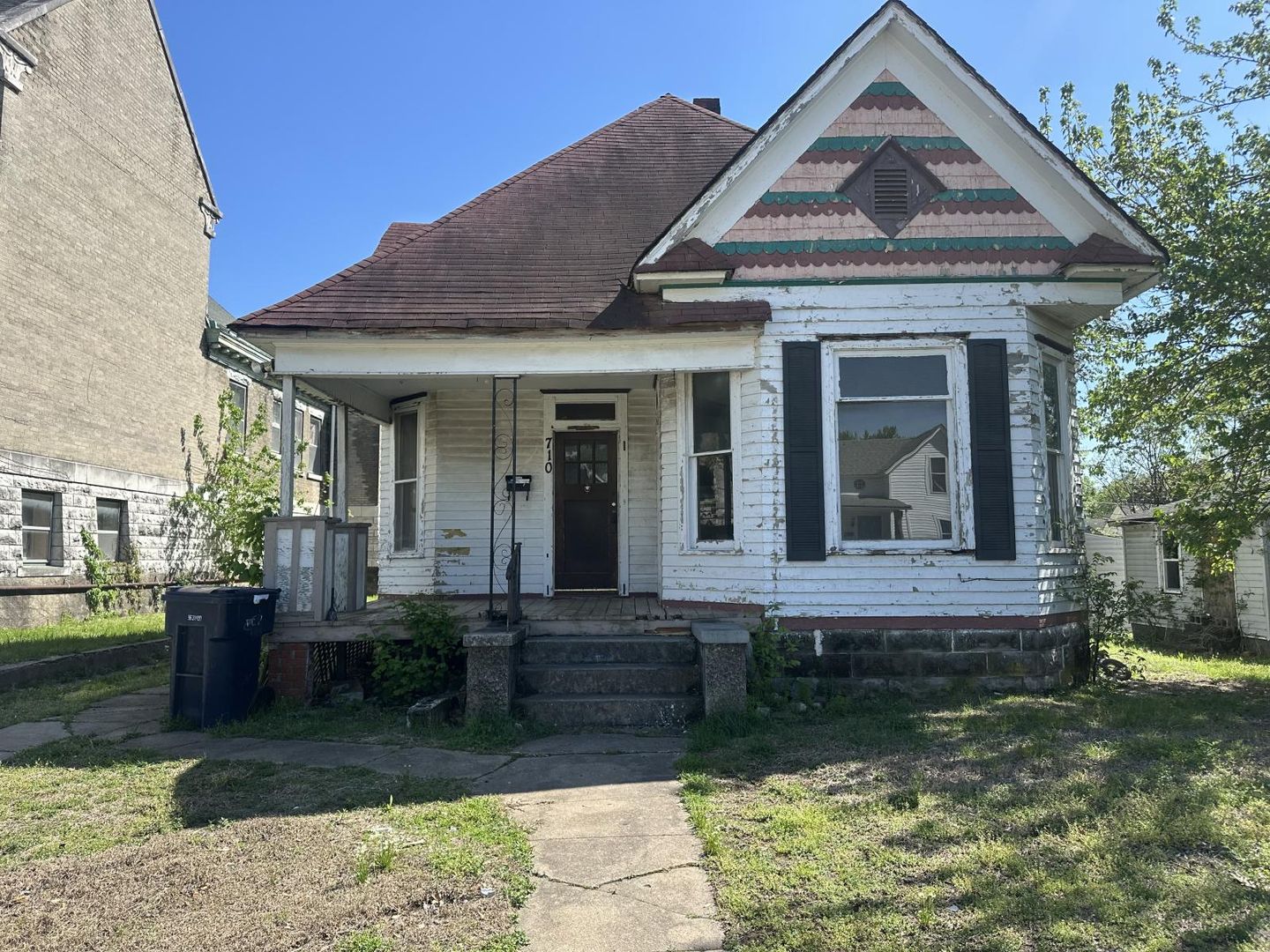 Webb City House: 710 W 2nd Street