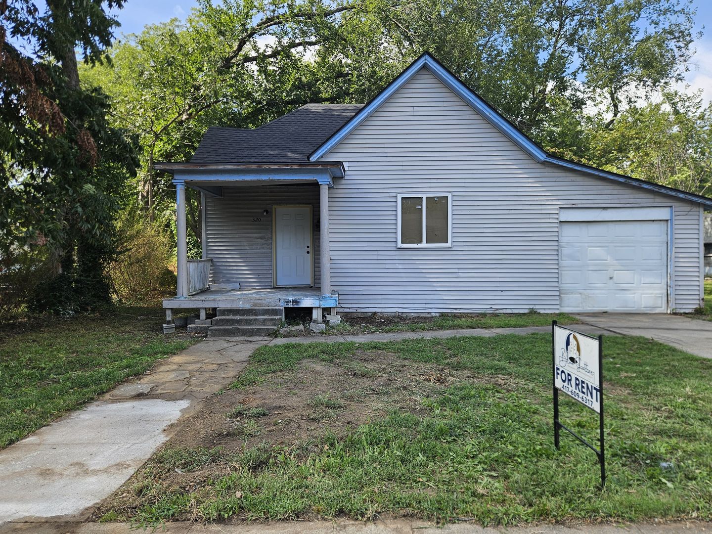 Nevada House: 320 S Ash
