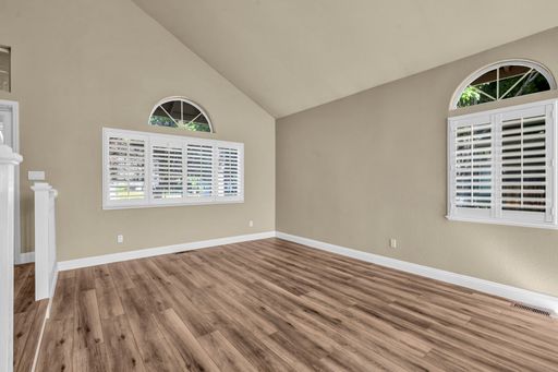 Listing photo thumbnail