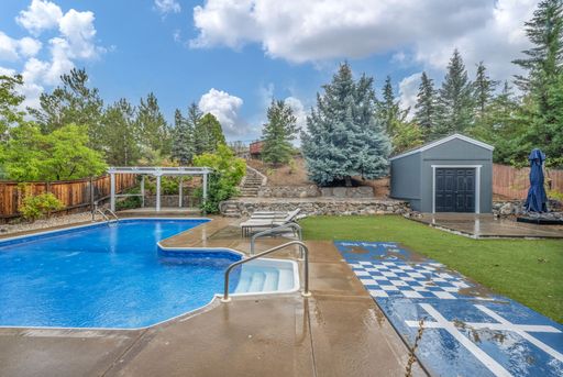Listing photo thumbnail