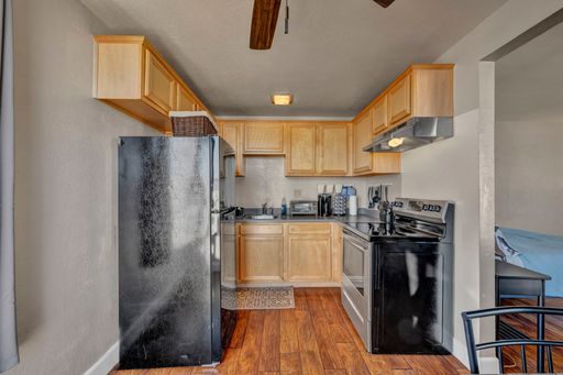 Listing photo thumbnail