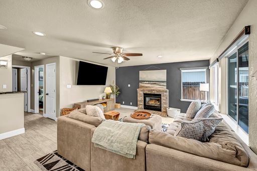 Listing photo thumbnail