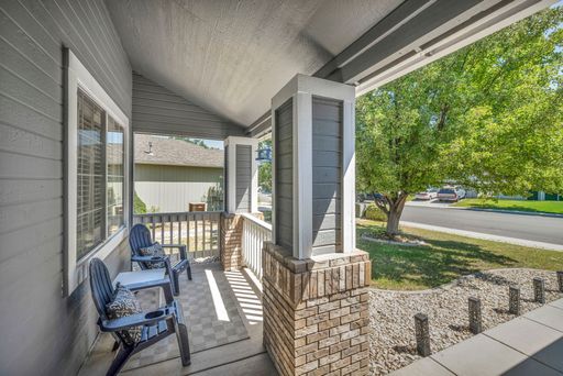 Listing photo thumbnail