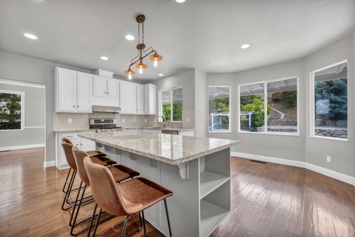 Listing photo thumbnail