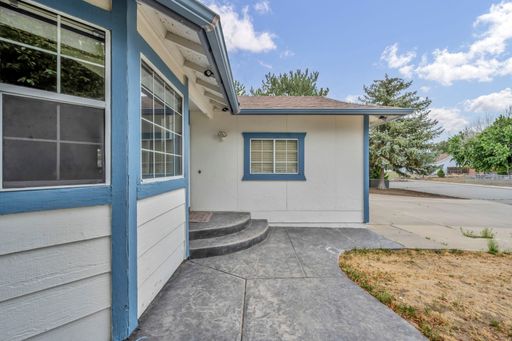 Listing photo thumbnail