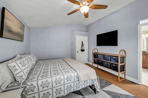 Listing photo thumbnail