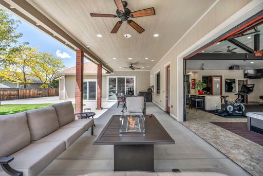Listing photo thumbnail