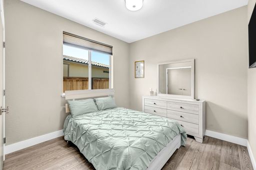 Listing photo thumbnail