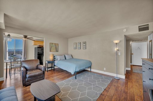 Listing photo thumbnail
