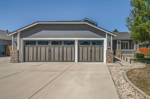 Listing photo thumbnail