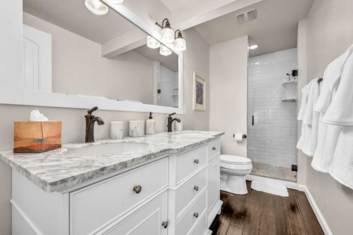 Listing photo thumbnail