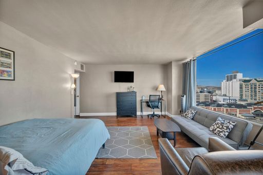 Listing photo thumbnail